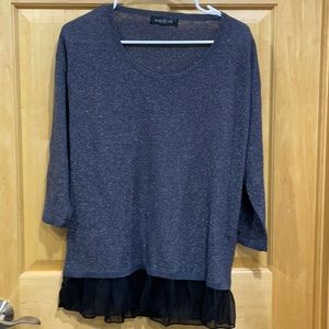 BOGO Sparkly thread gray top scoop neck August Silk M
